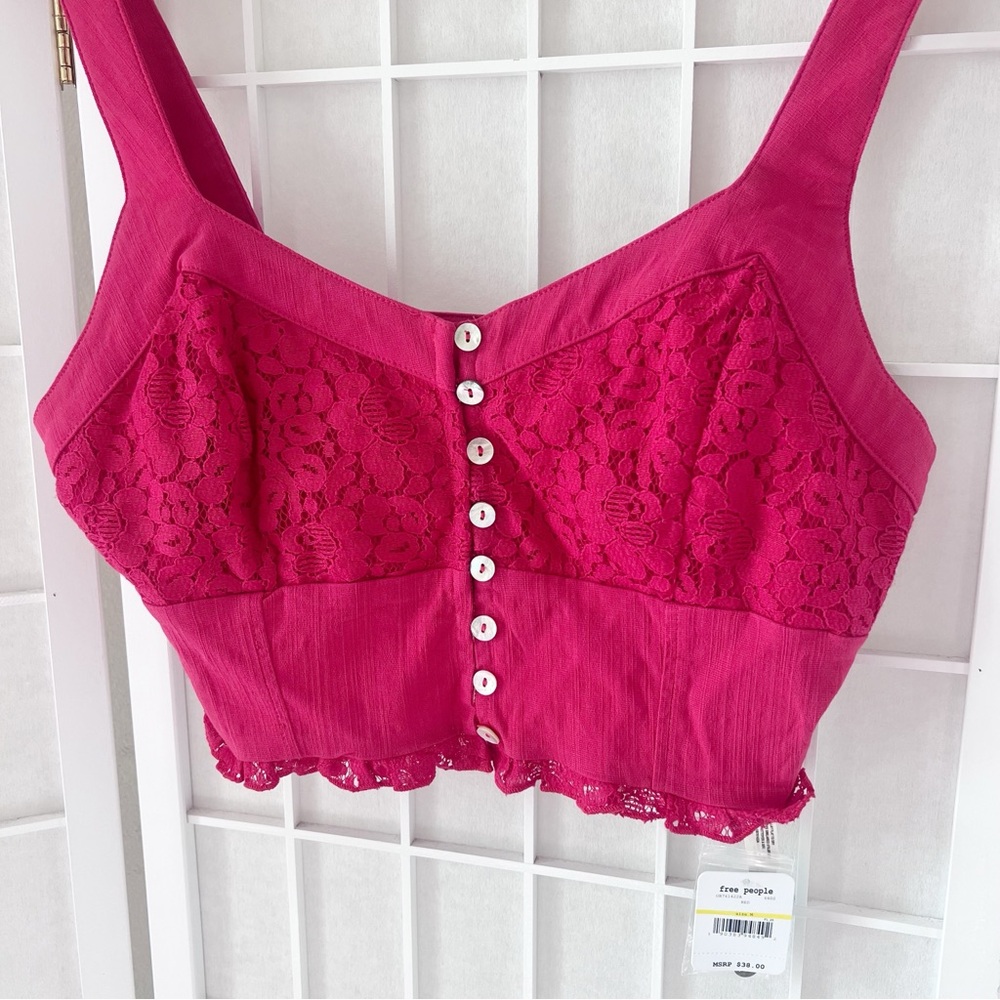 NWT Free People Here I Go Cropped Tank Red Floral Lace Sleeveless Top Medium - Picture 2 of 6